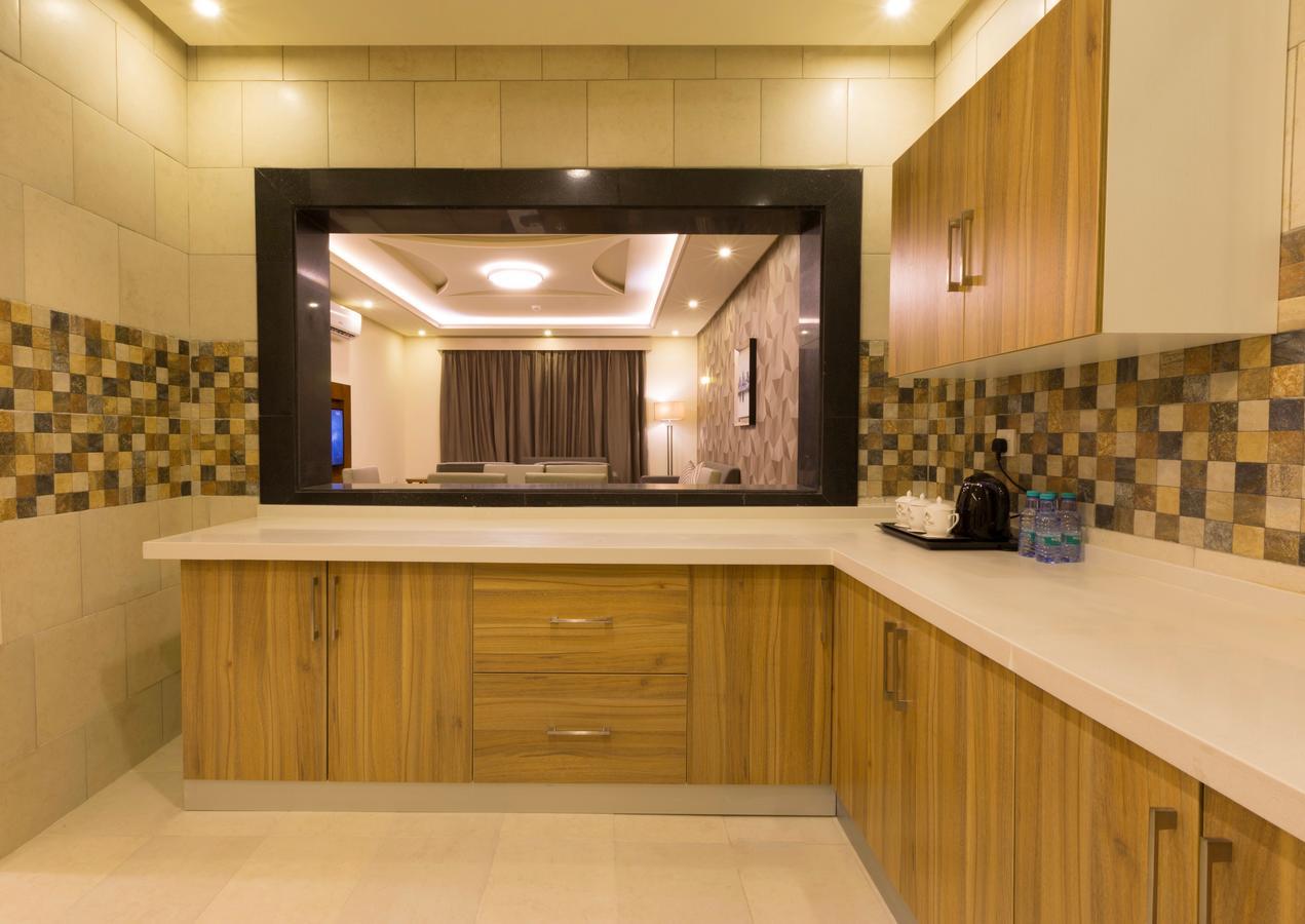 Ayam Lilian Aparthotelブライダ エクステリア 写真