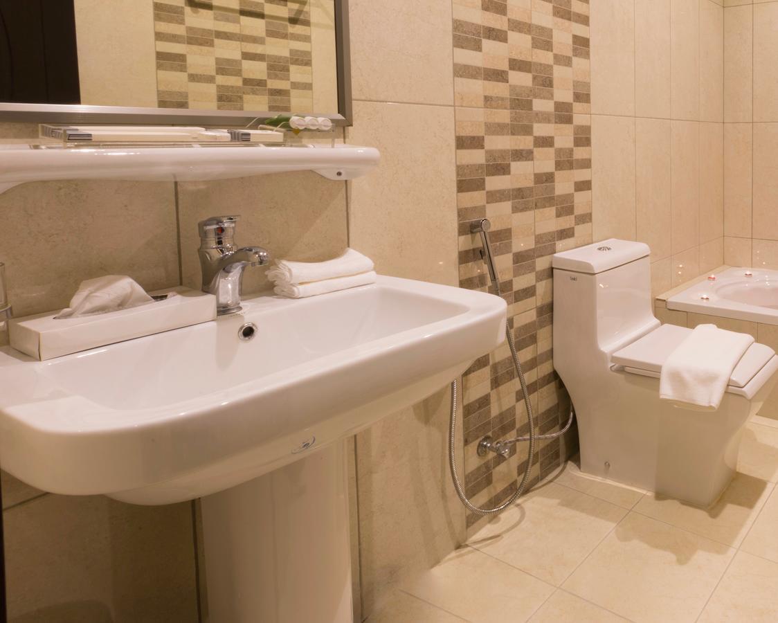 Ayam Lilian Aparthotelブライダ エクステリア 写真
